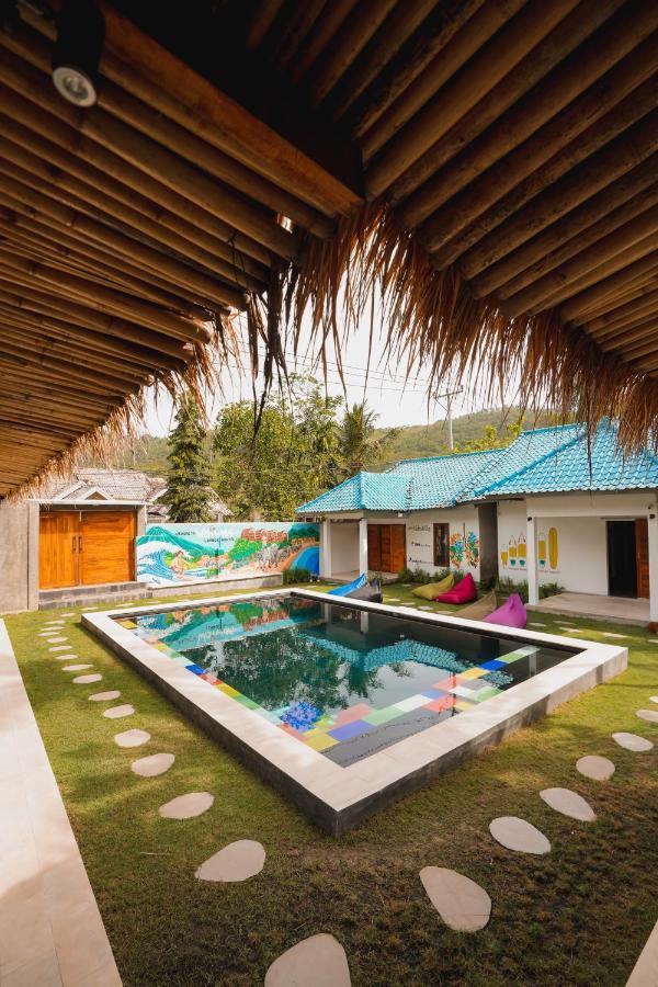 Waiwas Hostel Kuta  Exteriör bild