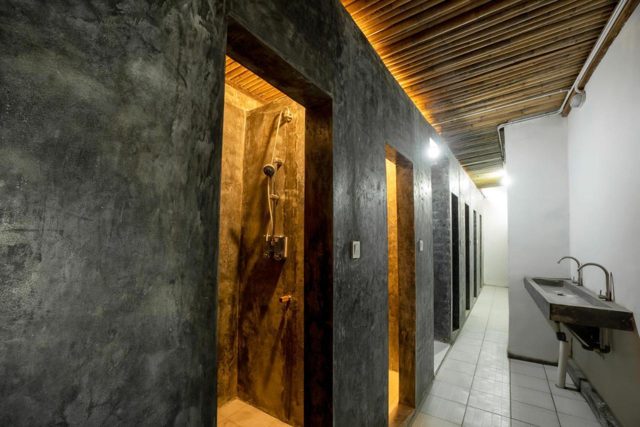 Waiwas Hostel Kuta  Exteriör bild