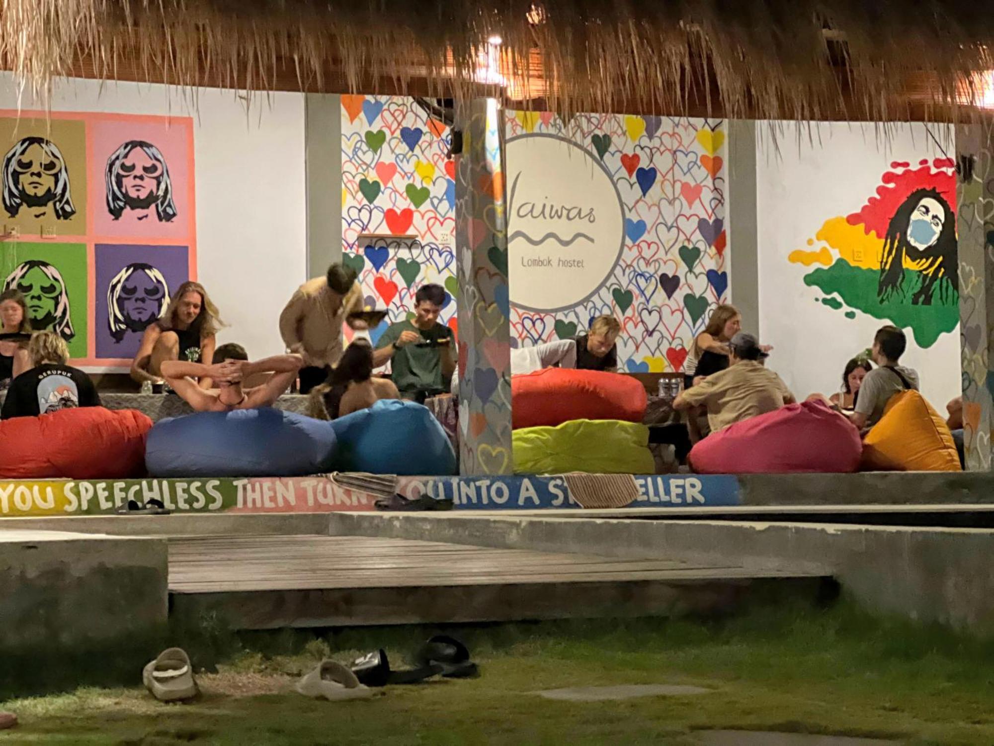 Waiwas Hostel Kuta  Exteriör bild